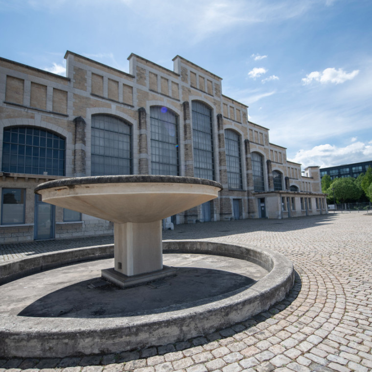 Parvis nord
